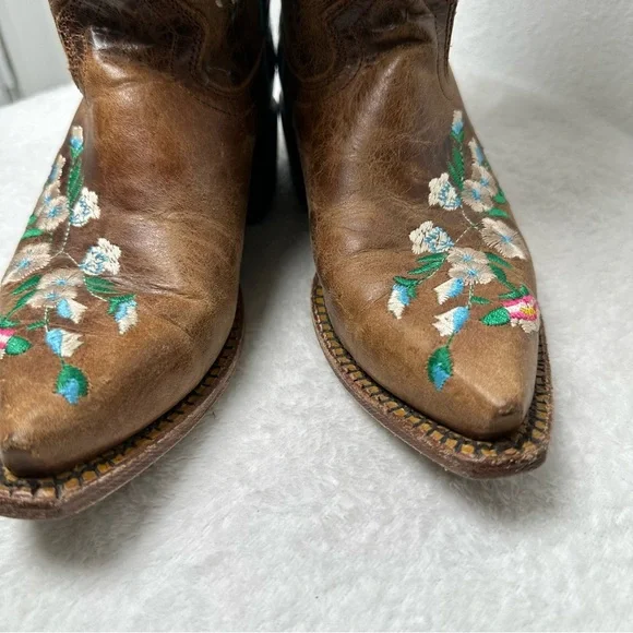 MACIE BEAN WOMEN'S ROSE GARDEN WESTERN BOOTS -
SNIP TOE - Picture 12 of 15